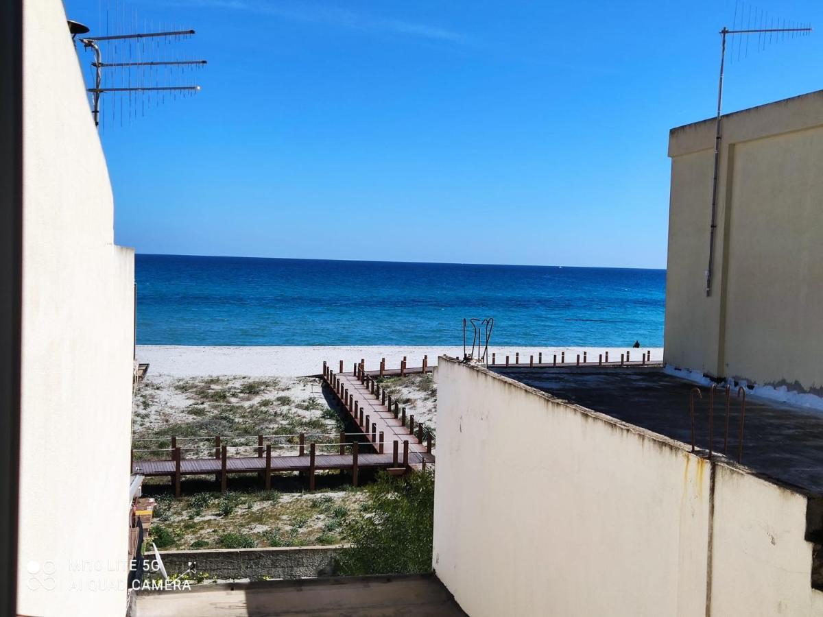 Corona'S Apartment- Fronte Spiaggia لا كاليتا المظهر الخارجي الصورة